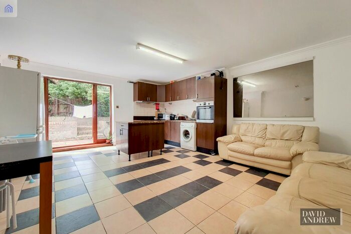 4 Bedroom Flat To Rent In Campsfield Road, London, N8