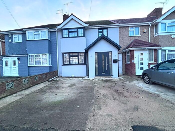 3 Bedroom Terraced House For Sale In Berwick Avenue, Hayes, UB4