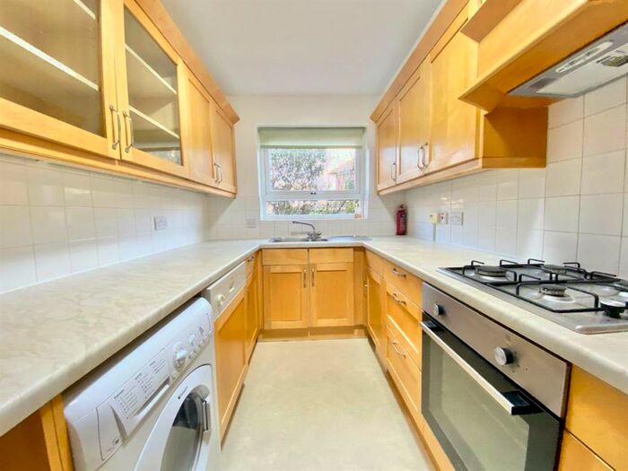 2 Bedroom Flat To Rent In Zenith Lodge, Etchingham Park Road, London, N3