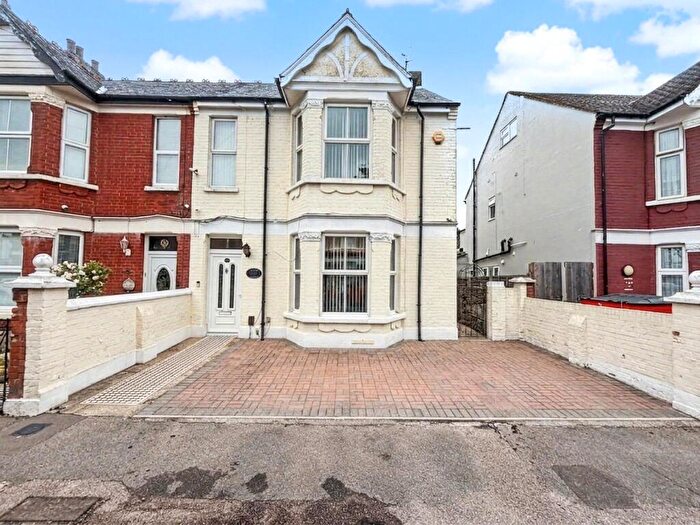 5 Bedroom Semi-Detached House For Sale In Stuart Road, Gillingham, Kent, ME7