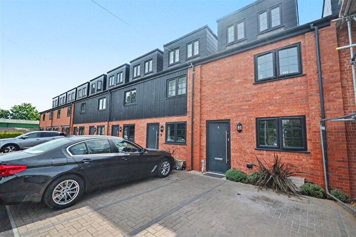 3 Bedroom Terraced House For Sale In Fenway Close, Dorchester, DT1