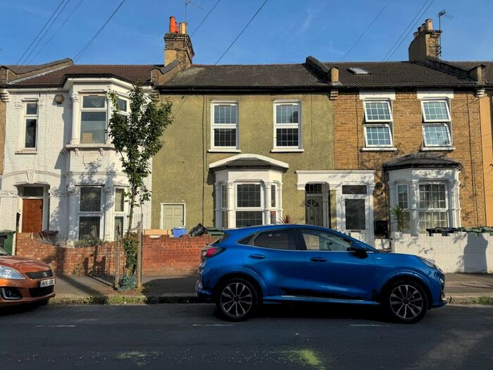 Terraced House To Rent In Pearcroft Road, London, E11