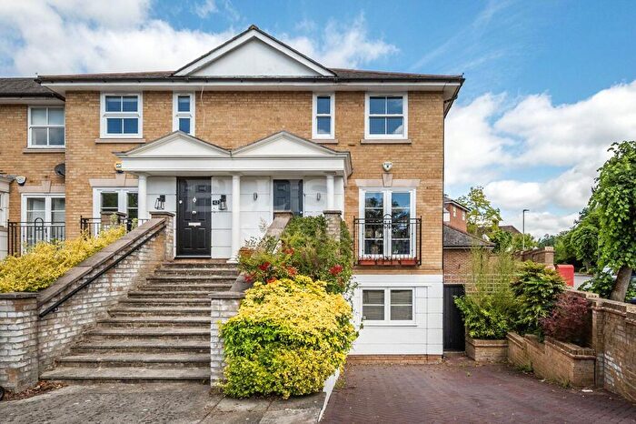 3 Bedroom End Of Terrace House For Sale In Goodwyn Avenue, Mill Hill, London, NW7