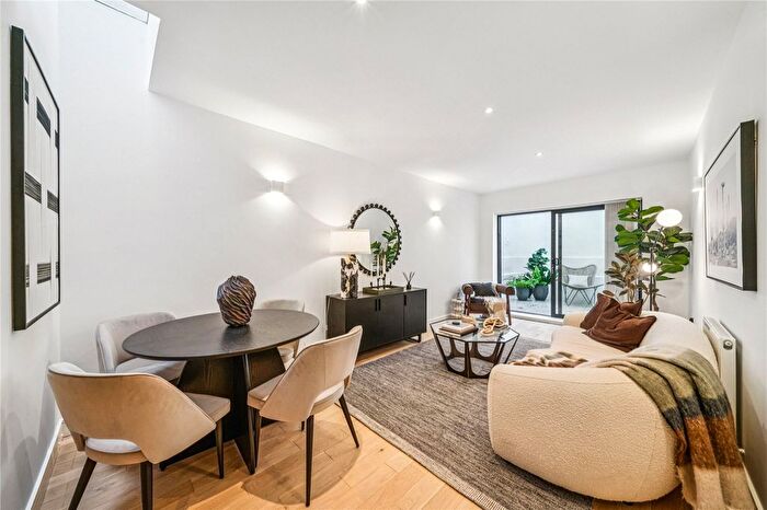 2 Bedroom Flat For Sale In Lillium Mews, SW19