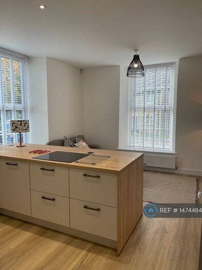 2 Bedroom Flat To Rent In Thornfield House, Chesterfield, S41