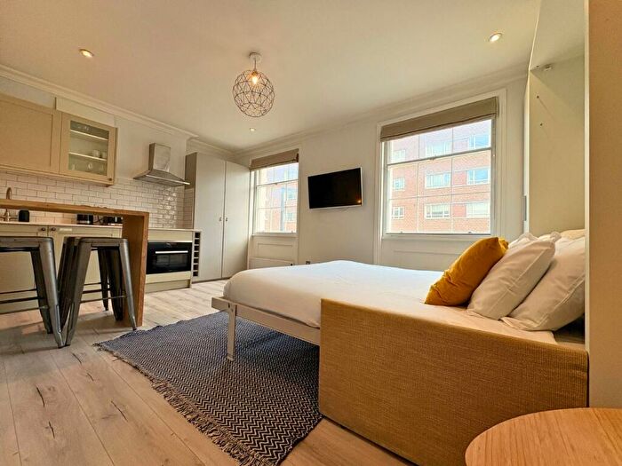 Apartment To Rent In Studio Flat, Gloucester Place, Baker Street, NW1