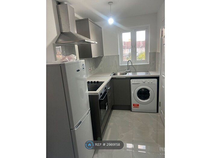 Studio To Rent In Comyns Road, Dagenham, RM9