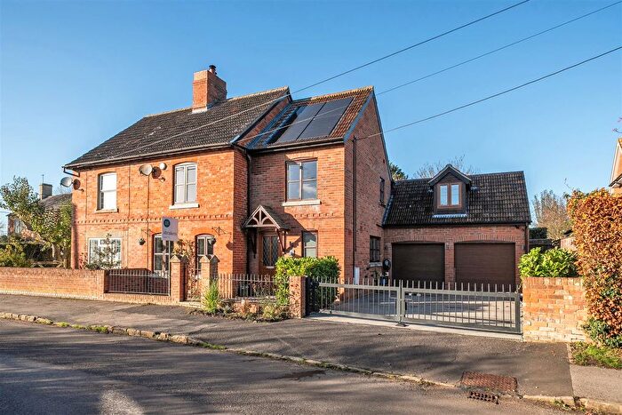 4 Bedroom Semi-Detached House For Sale In High Street, Bulkington, SN10