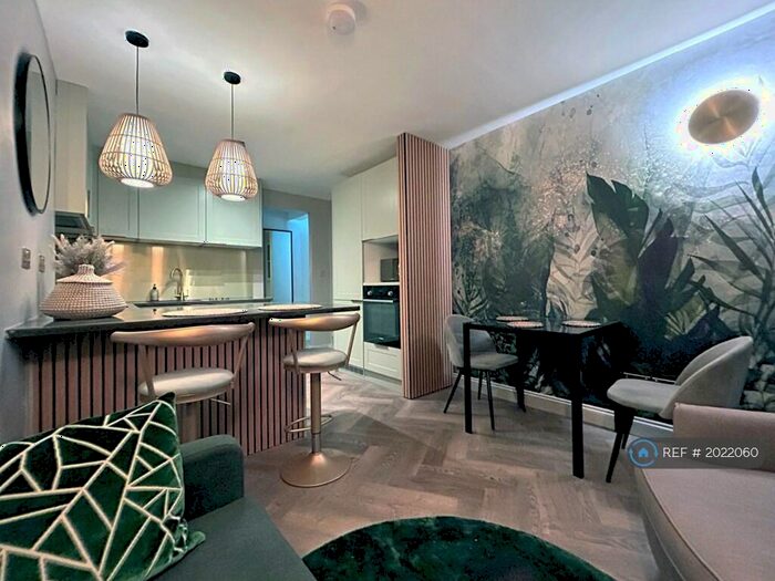 2 Bedroom Flat To Rent In The Grange, London, E17