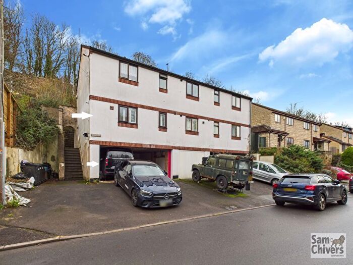 1 Bedroom Flat For Sale In Coombend, Radstock, BA3