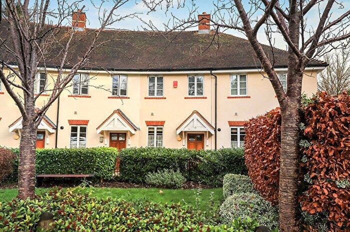 2 Bedroom Terraced House To Rent In Bath Place, Winchester, Hampshire, SO22