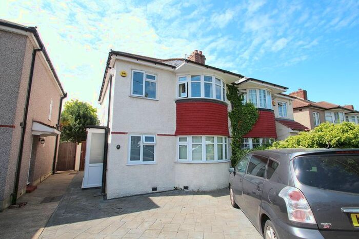 4 Bedroom Semi-Detached House To Rent In Sutherland Avenue, Welling, DA16