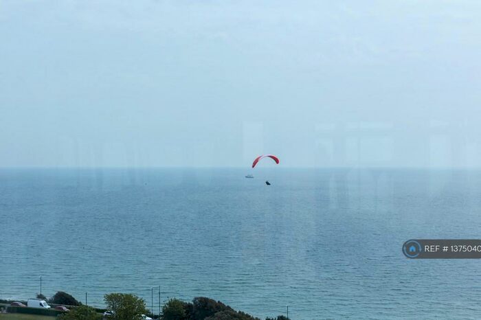 2 Bedroom Flat To Rent In Tower Court, Bournemouth, BH2