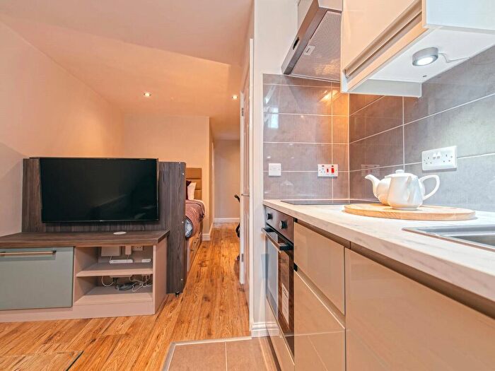 Apartment To Rent In Apt, Eagle House #, M3