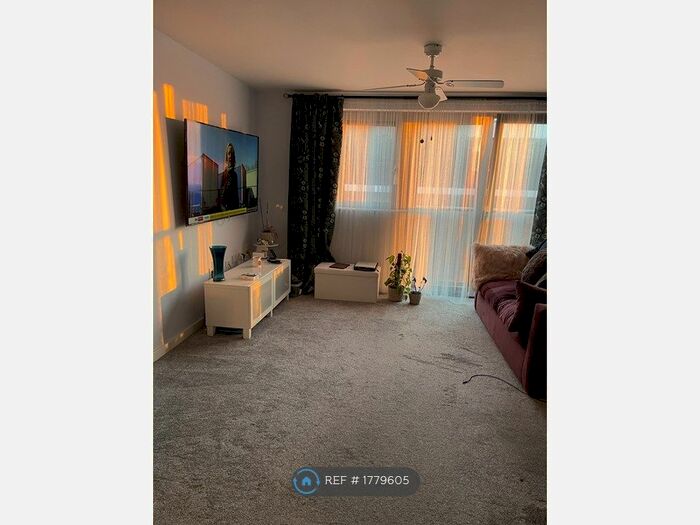 1 Bedroom Flat To Rent In Meridia Court, London, E15