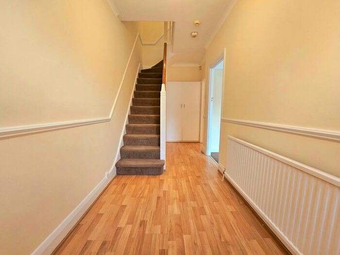 3 Bedroom House To Rent In Brangbourne Road, Bromley, BR1