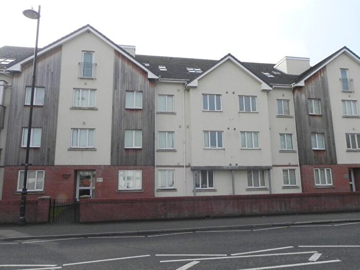 2 Bedroom Apartment For Sale In New Chester Road, Wirral, CH62