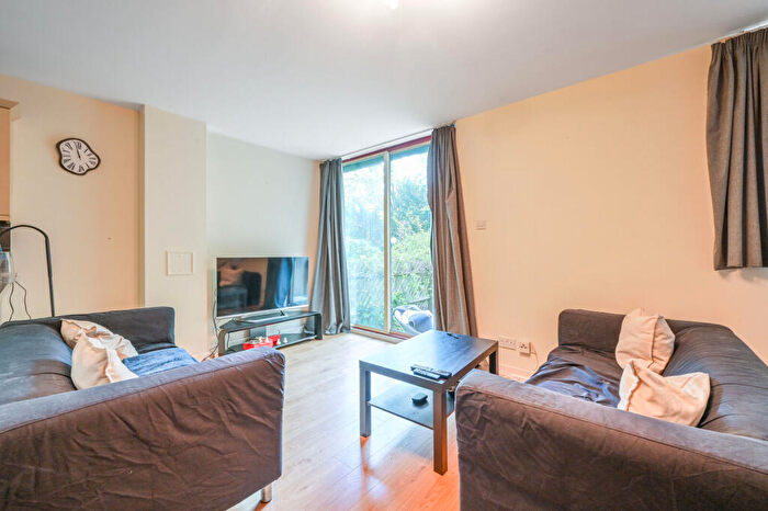 2 Bedroom Flat To Rent In Asher Way, Wapping, London, E1W