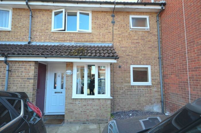 1 Bedroom Terraced House To Rent In Chantry Mews, RG22