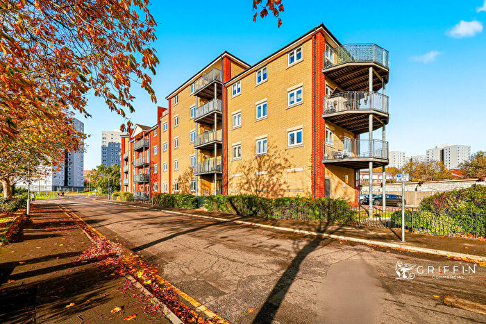 2 Bedroom Flat For Sale In Thames Road, Grays, RM17