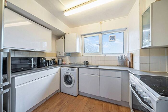 3 Bedroom Flat For Sale In Sandham Court, Clapham North, London, SW4