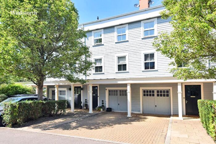 4 Bedroom Terraced House For Sale In Lewiston Close, Worcester Park, KT4