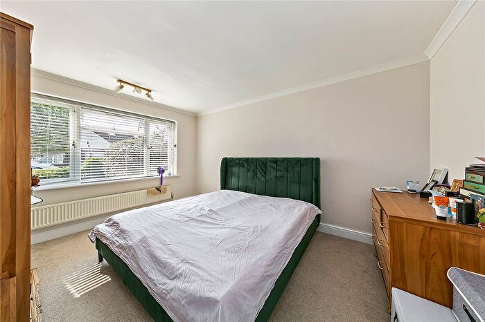 2 Bedroom Bungalow For Sale In Hollybank Close, Middlesex, TW12