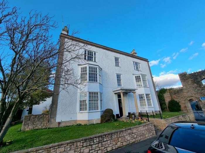 2 Bedroom Apartment To Rent In High Street - Shirehampton, BS11