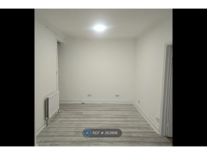 1 Bedroom Flat To Rent In Frimley Road, London, IG3