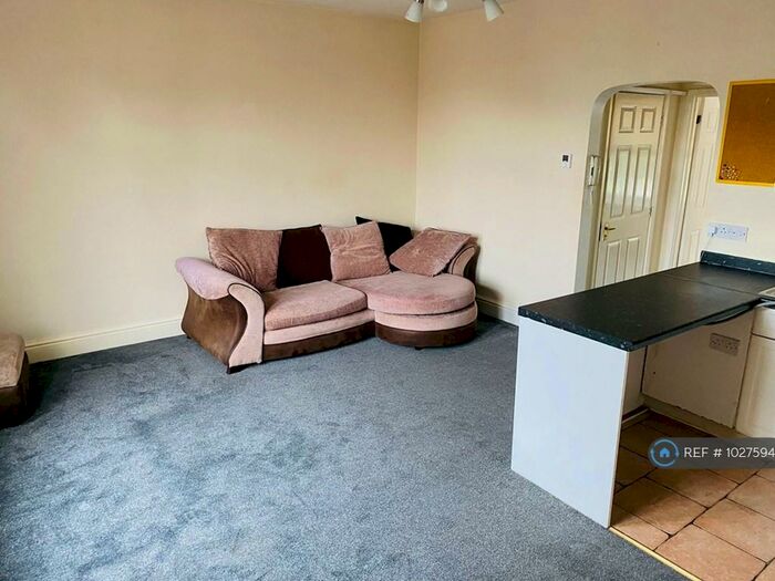 1 Bedroom Flat To Rent In Market Street, Stourbridge, DY8