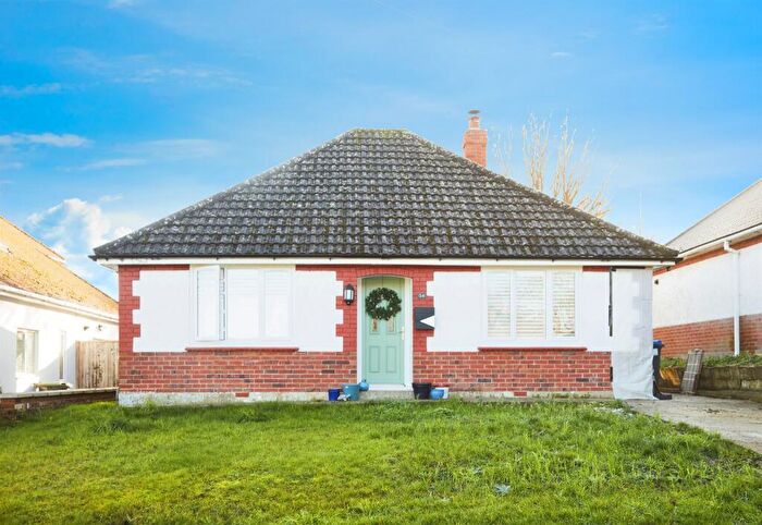 2 Bedroom Detached Bungalow For Sale In Stonehenge Road, Durrington, Salisbury, SP4