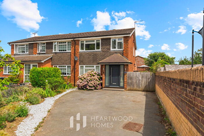 3 Bedroom Semi-Detached House For Sale In Ringway Road, Park Street, St. Albans, AL2