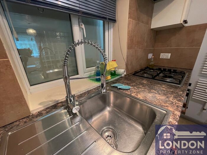 1 Bedroom Flat To Rent In Brentwick Gardens, Brentford, TW8