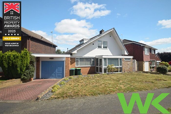 3 Bedroom Bungalow For Sale In Hopkins Drive, West Bromwich, B71