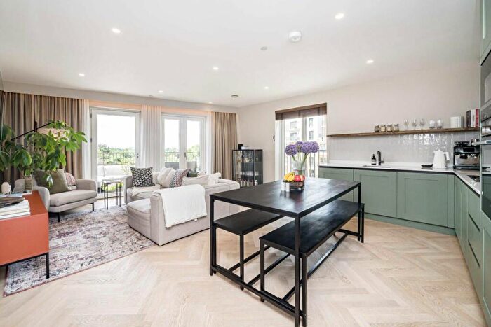 3 Bedroom Flat To Rent In Royal Engineers Way, Mill Hill, NW7