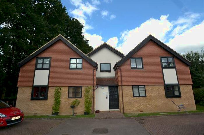 1 Bedroom Flat To Rent In The Woodlands, Smallfield, Horley, RH6