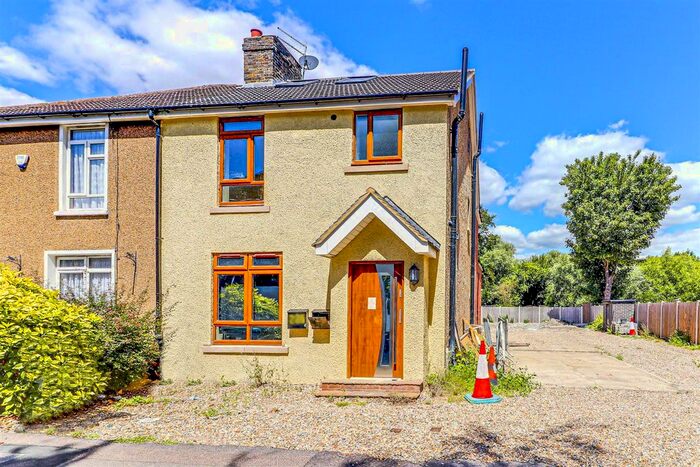 2 Bedroom Flat To Rent In Holdbrook North, Waltham Cross, EN8