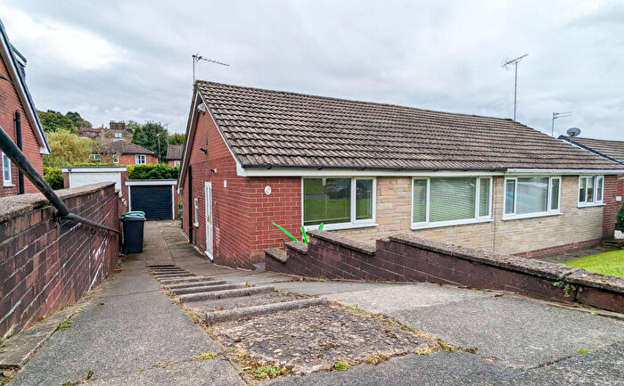 2 Bedroom Bungalow To Rent In Bracken Close, Oldham, OL4