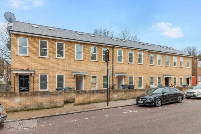 3 Bedroom Property To Rent In Woodside Gardens, Tottenham, N17