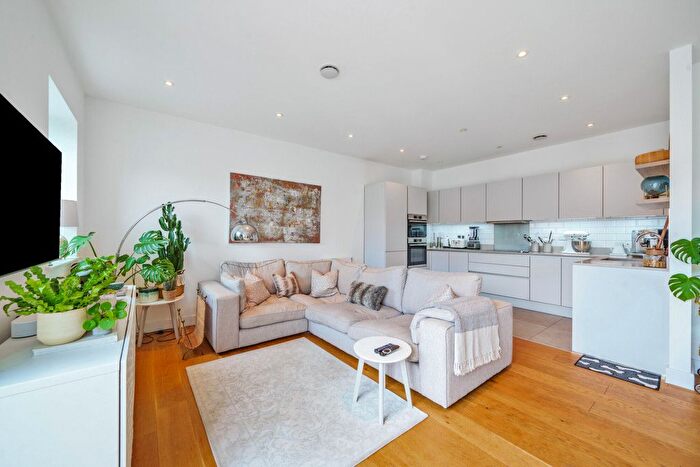 2 Bedroom Flat For Sale In Billinghurst Way, Greenwich, SE10