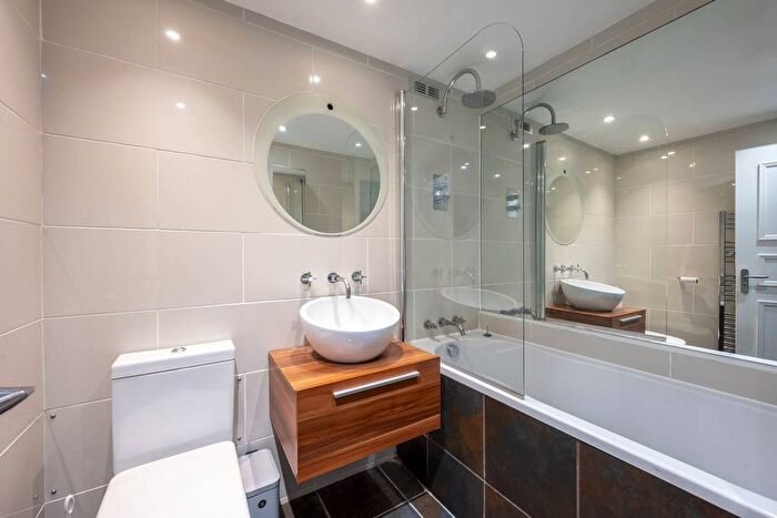 2 Bedroom Flat To Rent In Claudia Place, Southfields, London, SW19