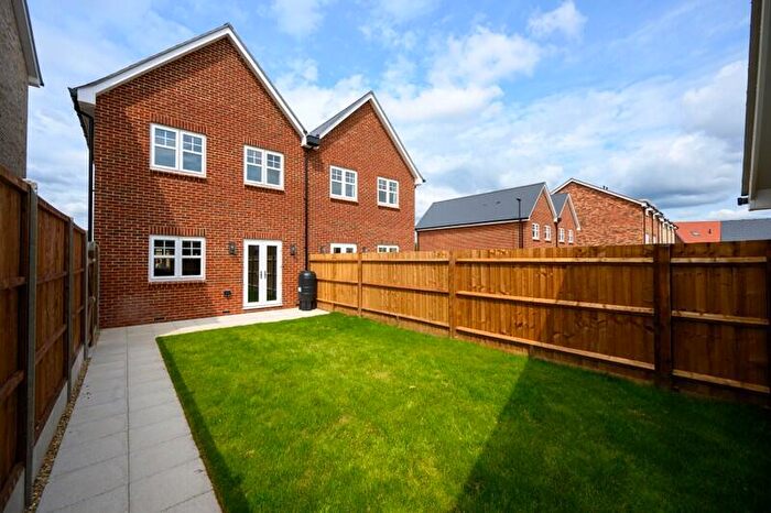 3 Bedroom Semi-Detached House For Sale In Ively Road, Fleet, GU51