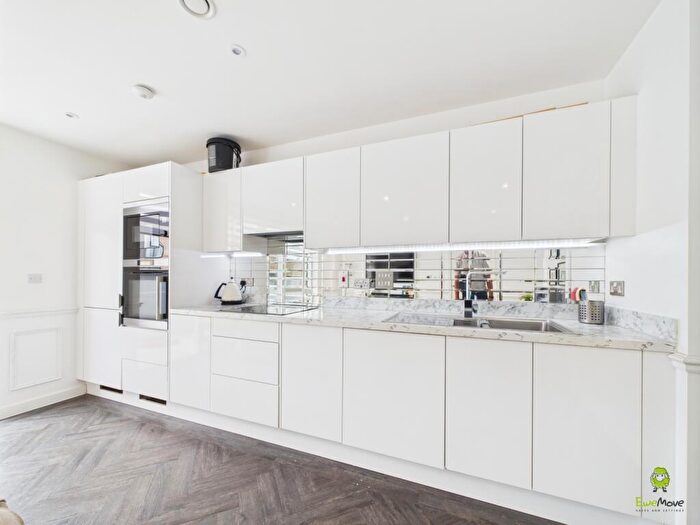 2 Bedroom Flat For Sale In Craft Court, Regal Walk, Bexleyheath, Kent, DA6
