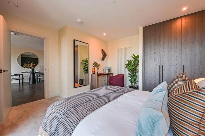 1 Bedroom Flat For Sale In Queens Cross, Royal Docks, E16