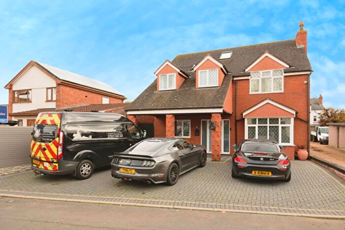 5 Bedroom Detached House For Sale In Aldermans Green Road, Coventry, CV2