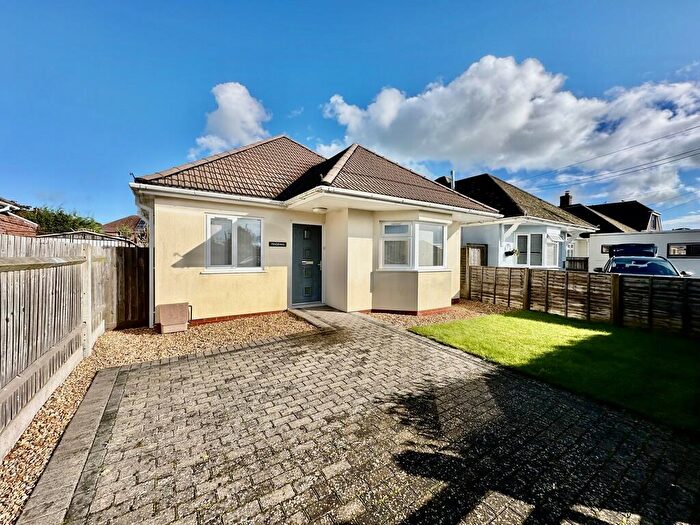 3 Bedroom Detached Bungalow To Rent In Northampton Lane, Blackfield, Southampton, SO45