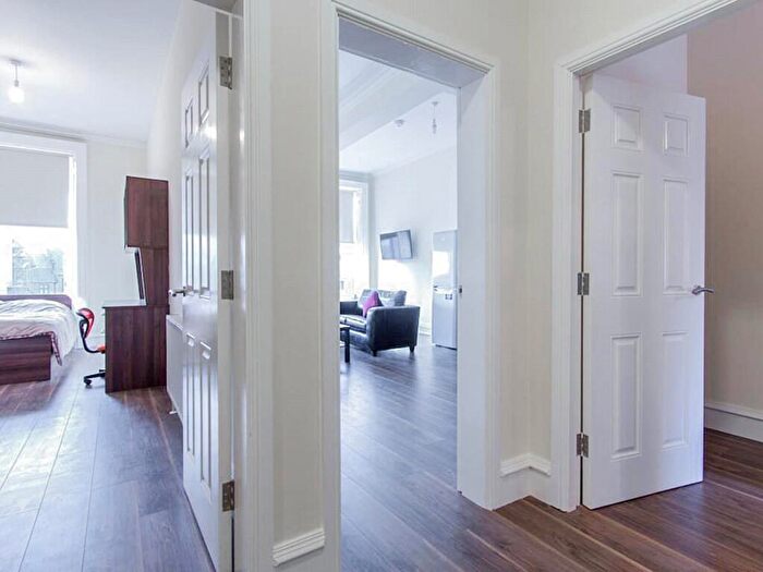 3 Bedroom Apartment To Rent In Apt, A Blenheim Terrace #, LS2