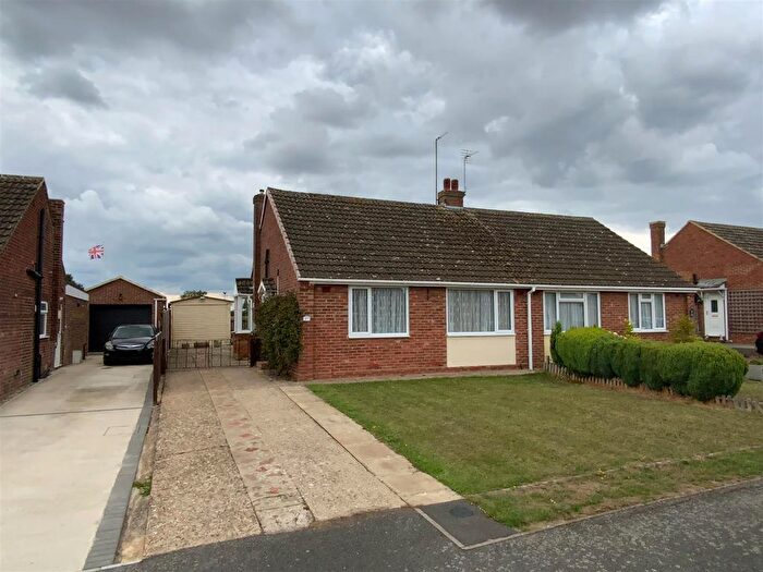 2 Bedroom Semi-Detached Bungalow For Sale In Westfield Avenue, Deanshanger, Milton Keynes, MK19