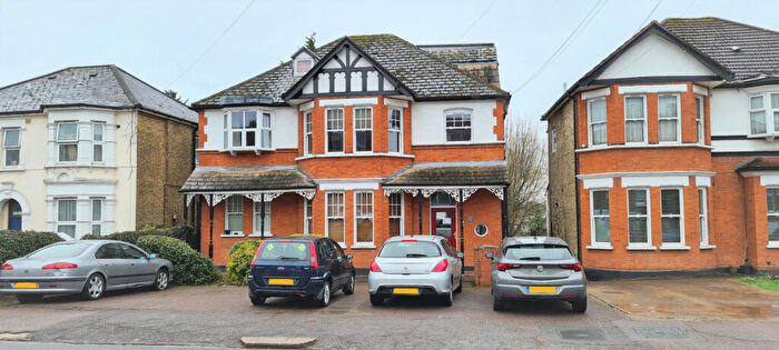 2 Bedroom Flat For Sale In Park Road, New Barnet, EN4