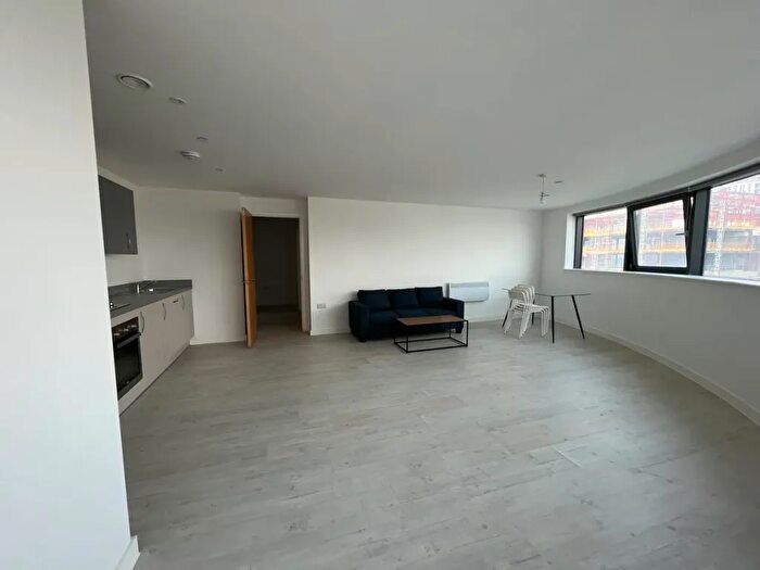 2 Bedroom Flat To Rent In Furness Quay, Salford, M50